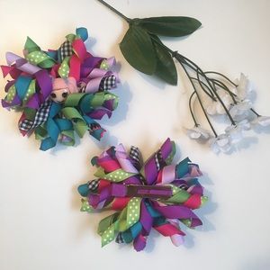 Girls korker bows. Bright colors!